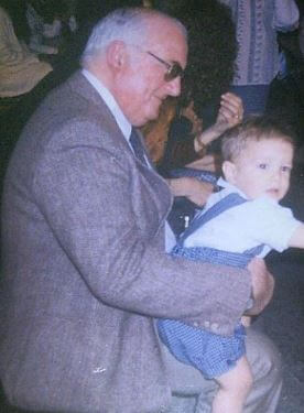 Roberto De Paul son Rodrigo De Paul with his grandfather.